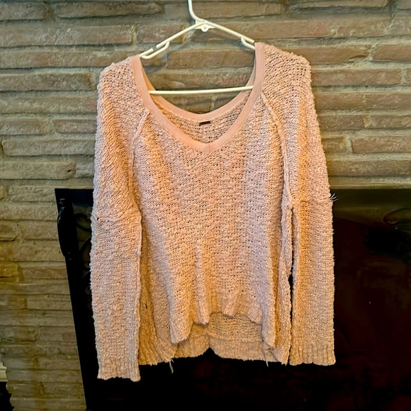 Free people distressed pink sweater - Picture 1 of 2